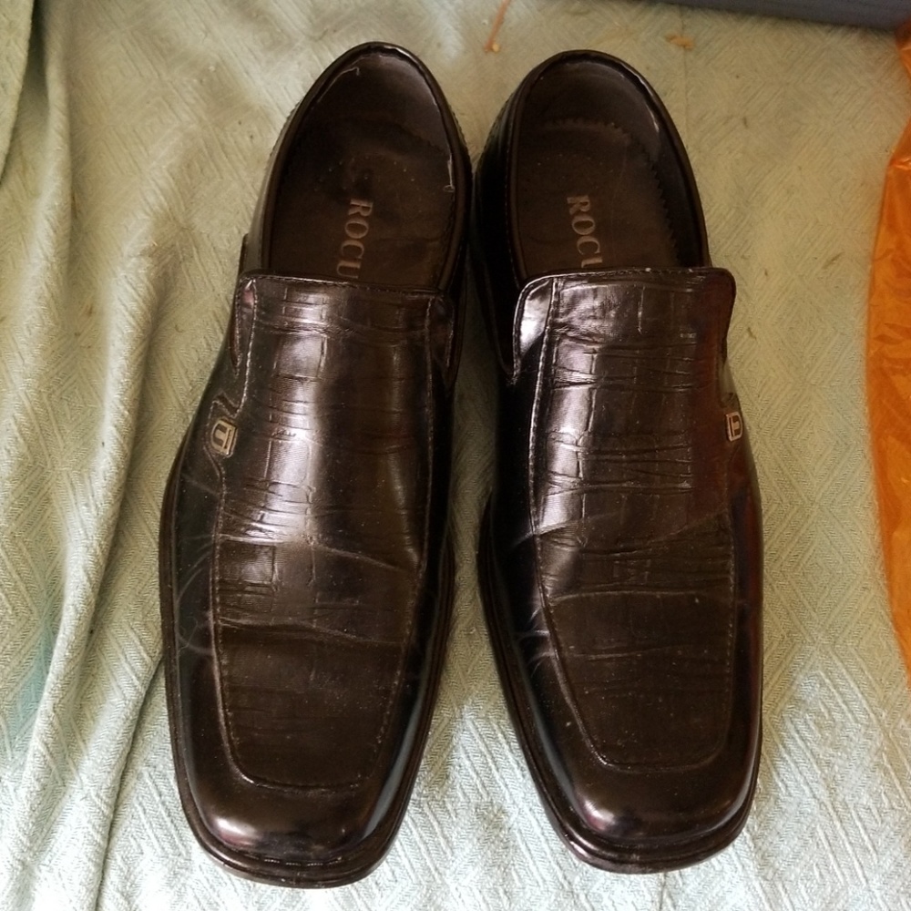 Black dress shoes